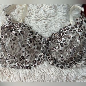 Like new super cute Soma Sensuous Lace unlined bra 36DD